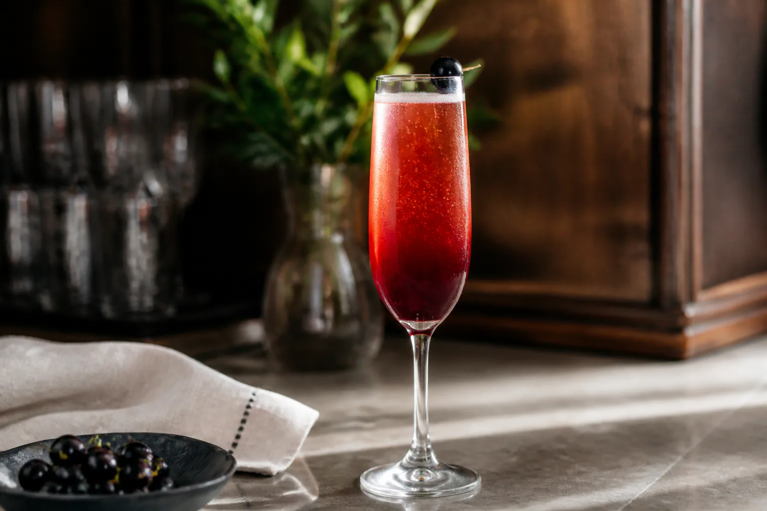 Recette du kir royal : le cocktail festif au champagne et à la crème de cassis